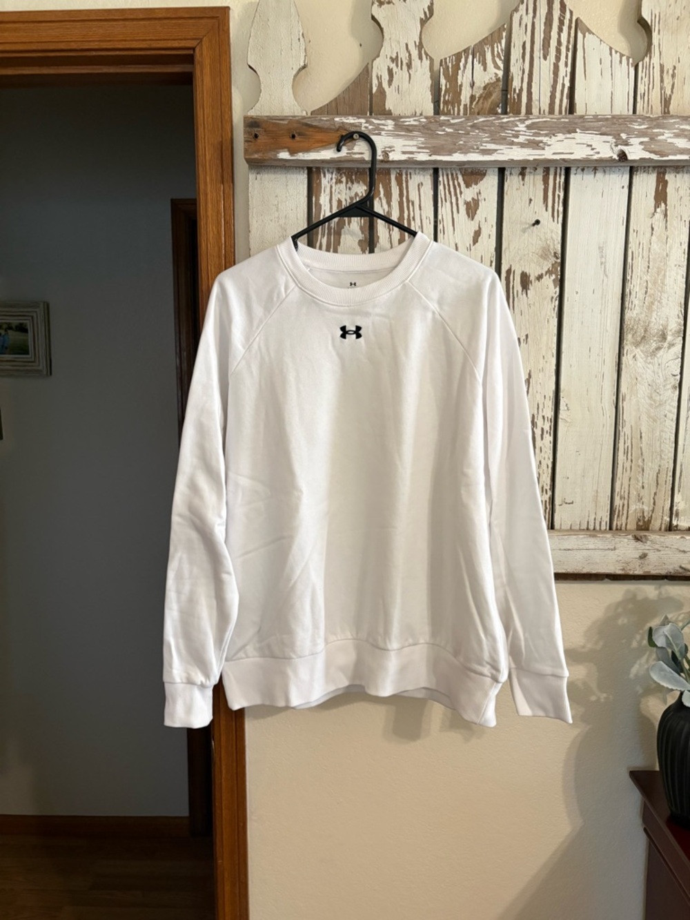 Under Armour Women’s White Crewneck Sweatshirt